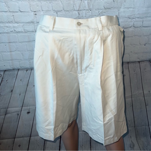 Perry Ellis Other - BRAND NWT Perry Ellis America Micro fiber Cream Cargo shorts size 32